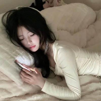 泳池怪诞